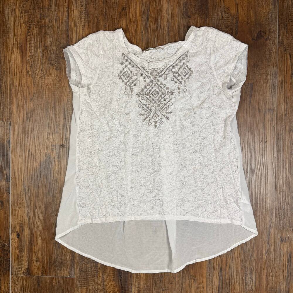Miss Me MEDIUM white boho blouse tee shirt sheer back silver geometric shimmer